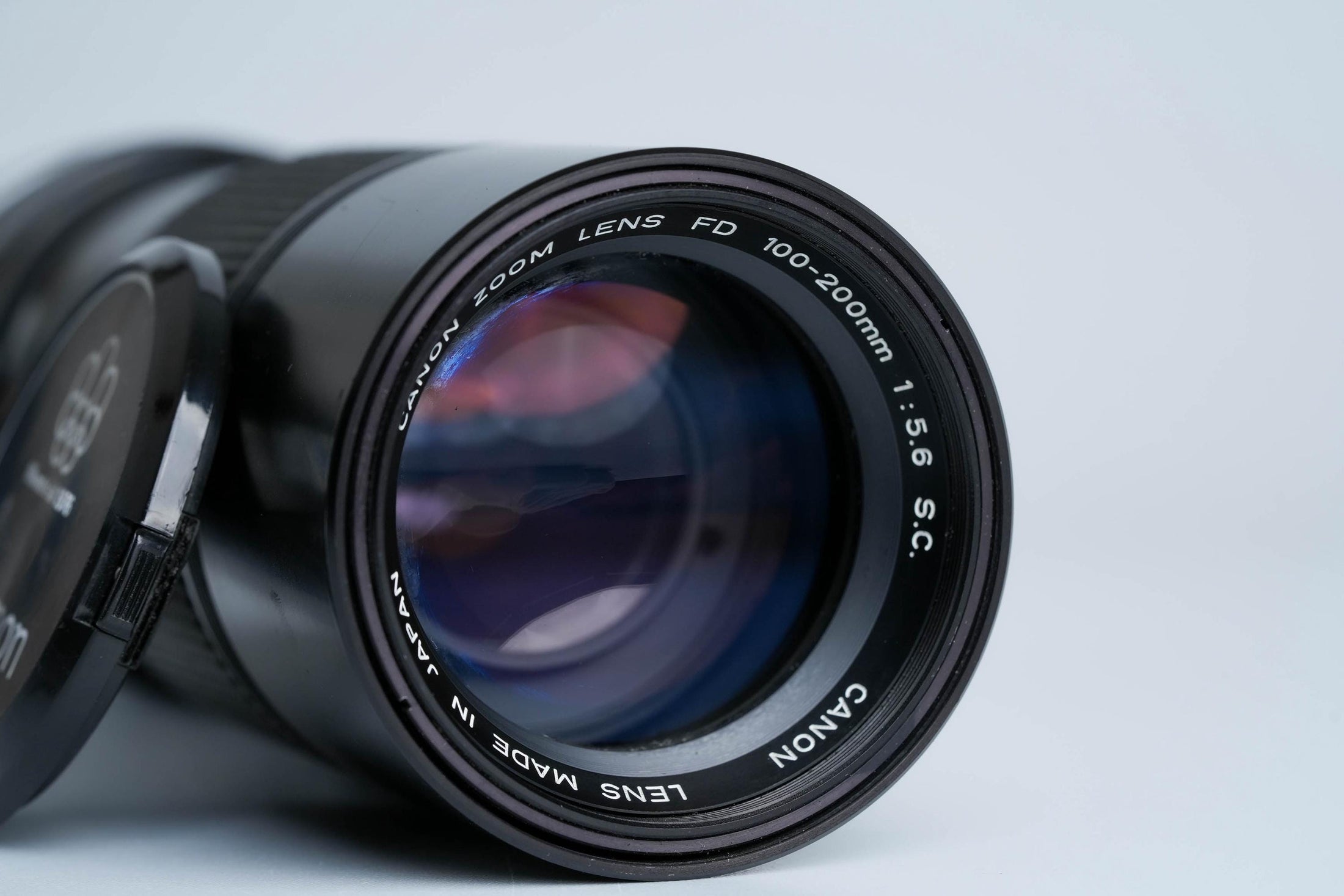 Canon FD 100-200mm f/5.6 S.C. Telezoom – Vintage Classic with Montreal 1976 Lens Hood