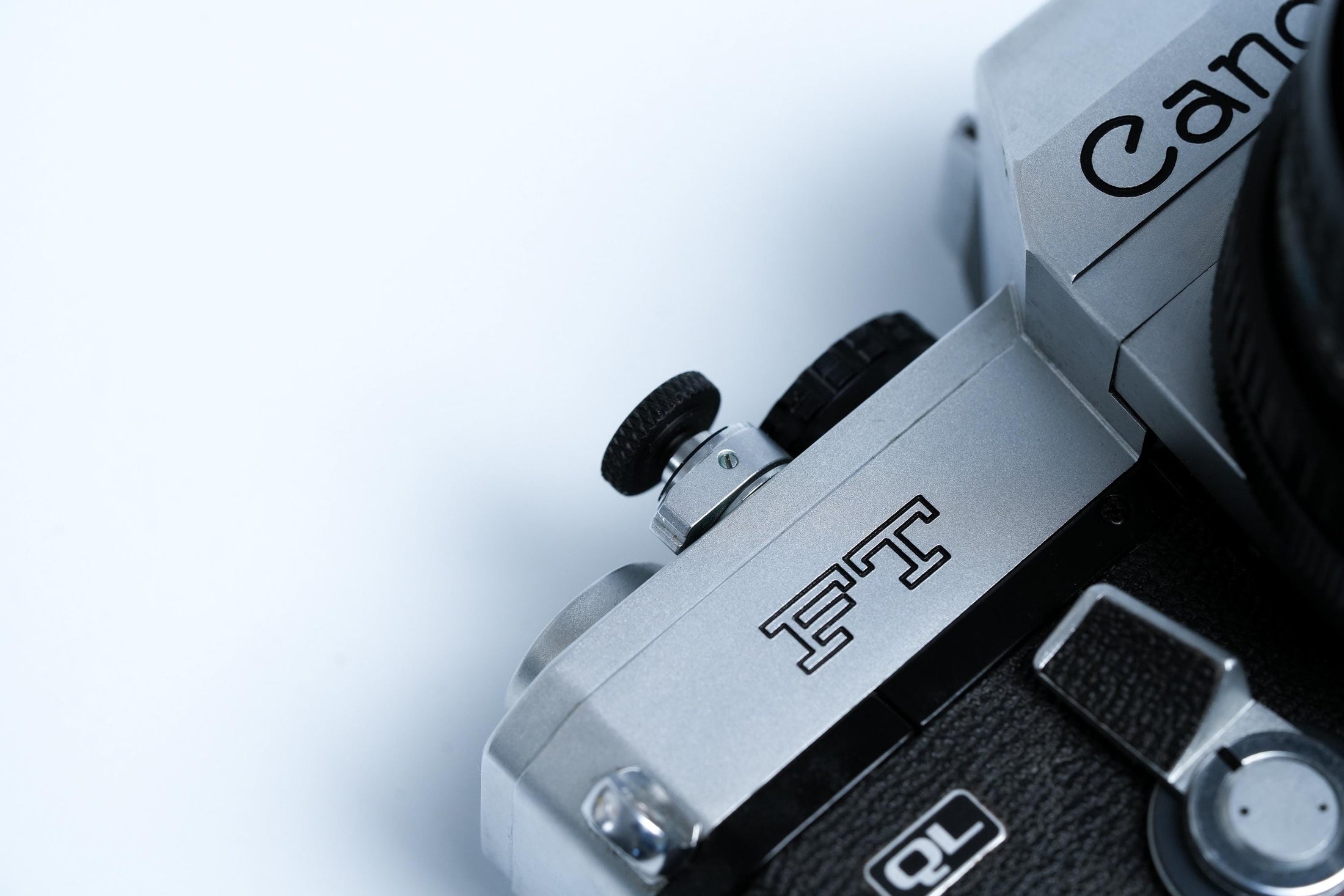 Messing ontspanknop met watergolf gravure – zwart en goud voor analoge en Fujifilm camera’s