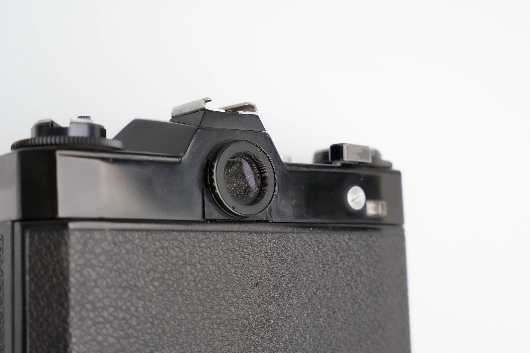 Voigtländer VSL 1: Classic SLR Camera with Meyer Optik Primotar Lens