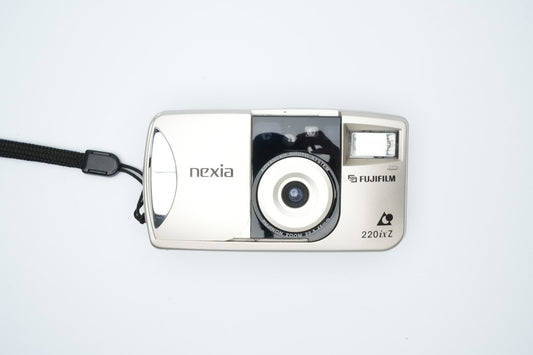 Fujifilm Nexia 220 ixZ | vintage 35mm film camera