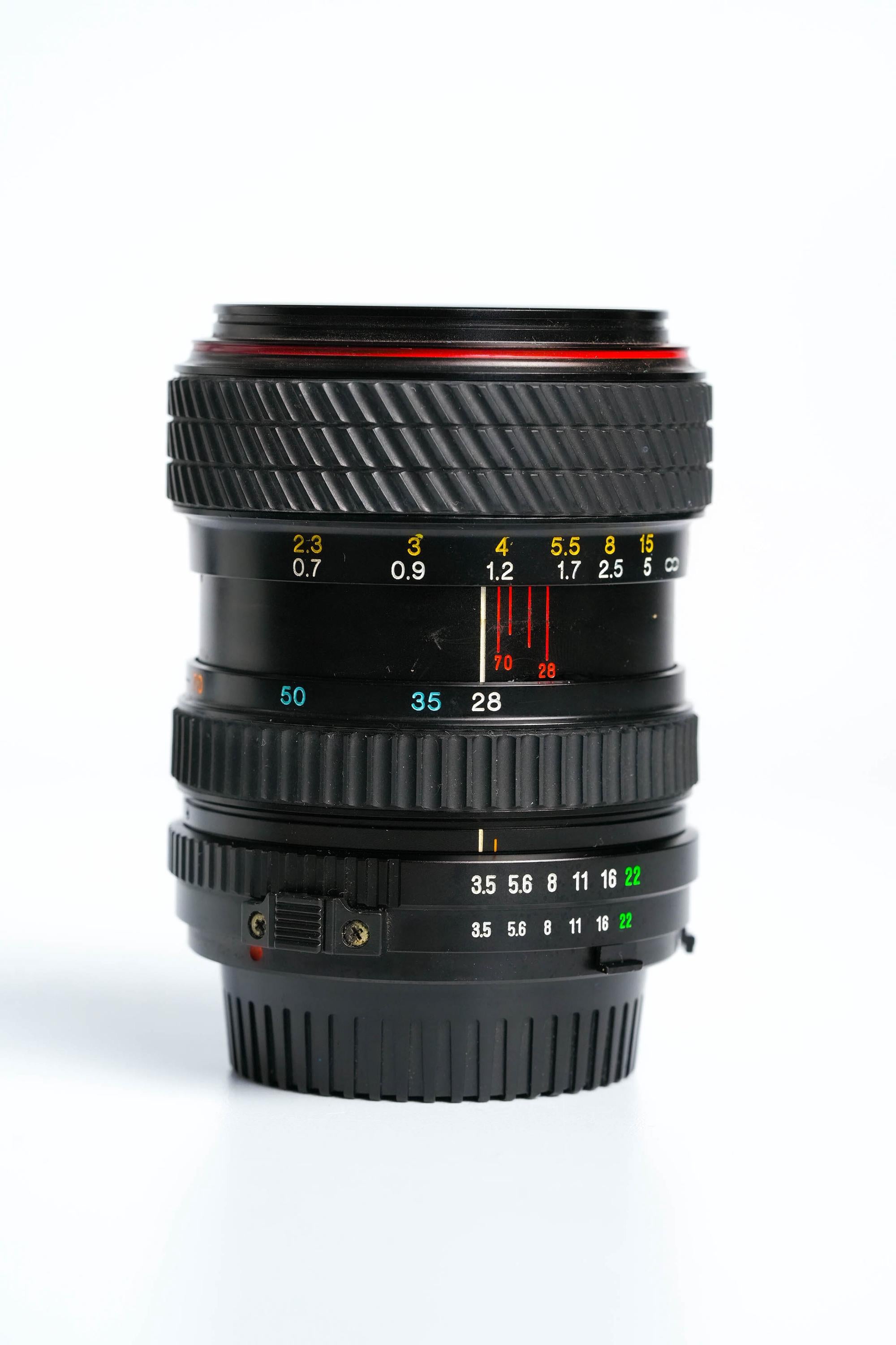 Tokina 28-70mm f3.5-4.5 (Minolta MD) – Versatile Vintage Zoom Lens