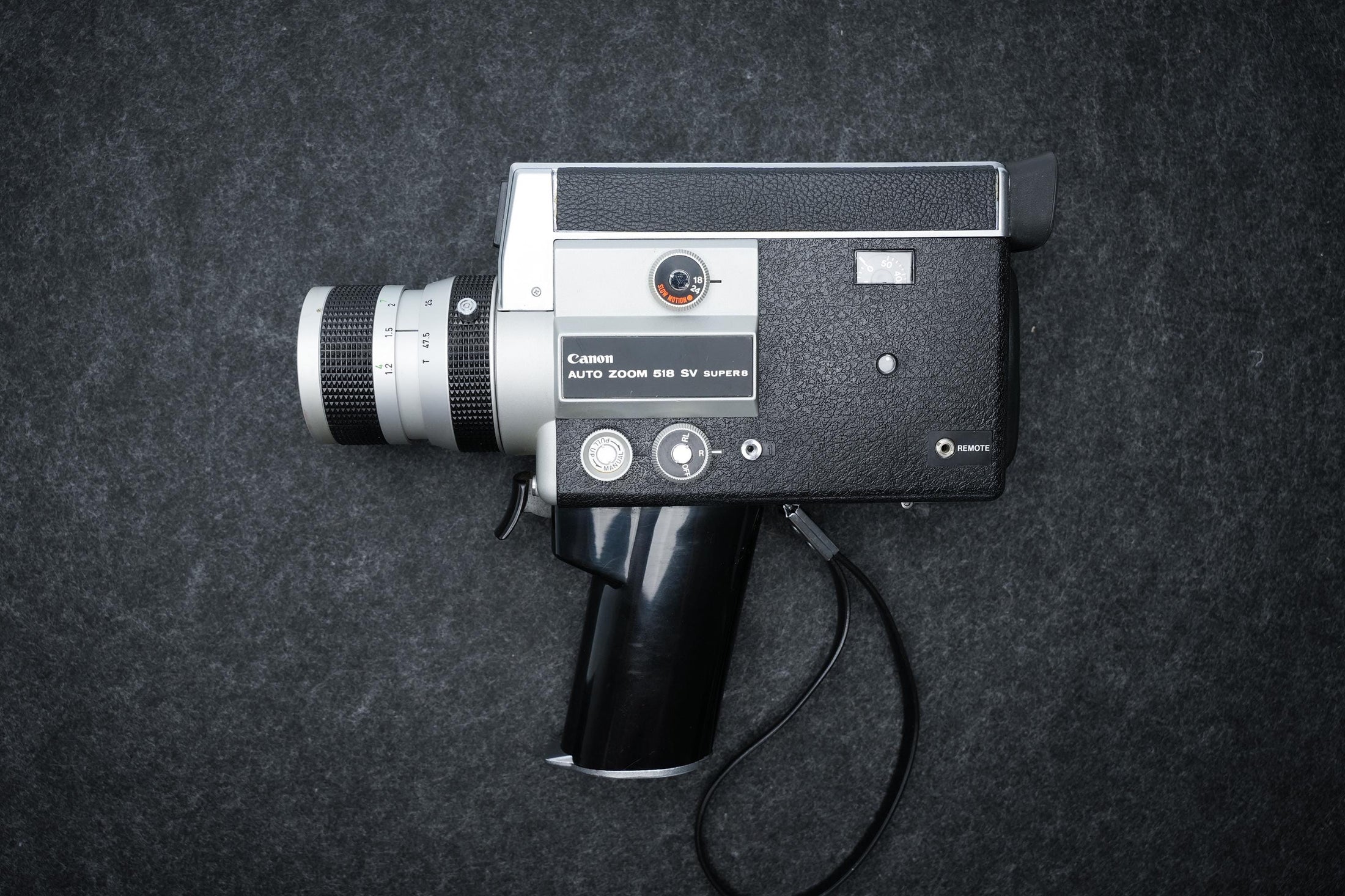 Canon Auto Zoom 518 SV Super 8 Camera uit 1971 – Zilver met zwart - ideaal voor filmkunstenaars, retrovideografen en verzamelaars