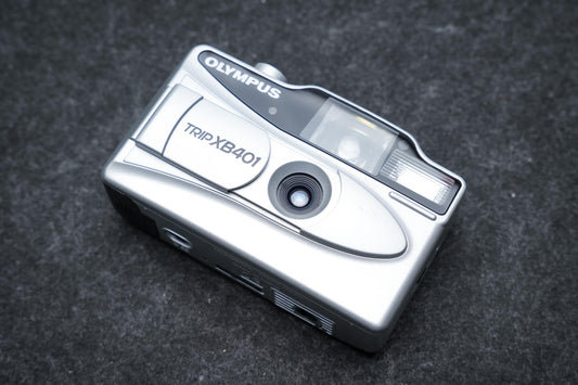 Olympus Trip XB401 + Gratis 35mm film – 35mm compact camera – 2000 – nieuw in doos, old stock, getest