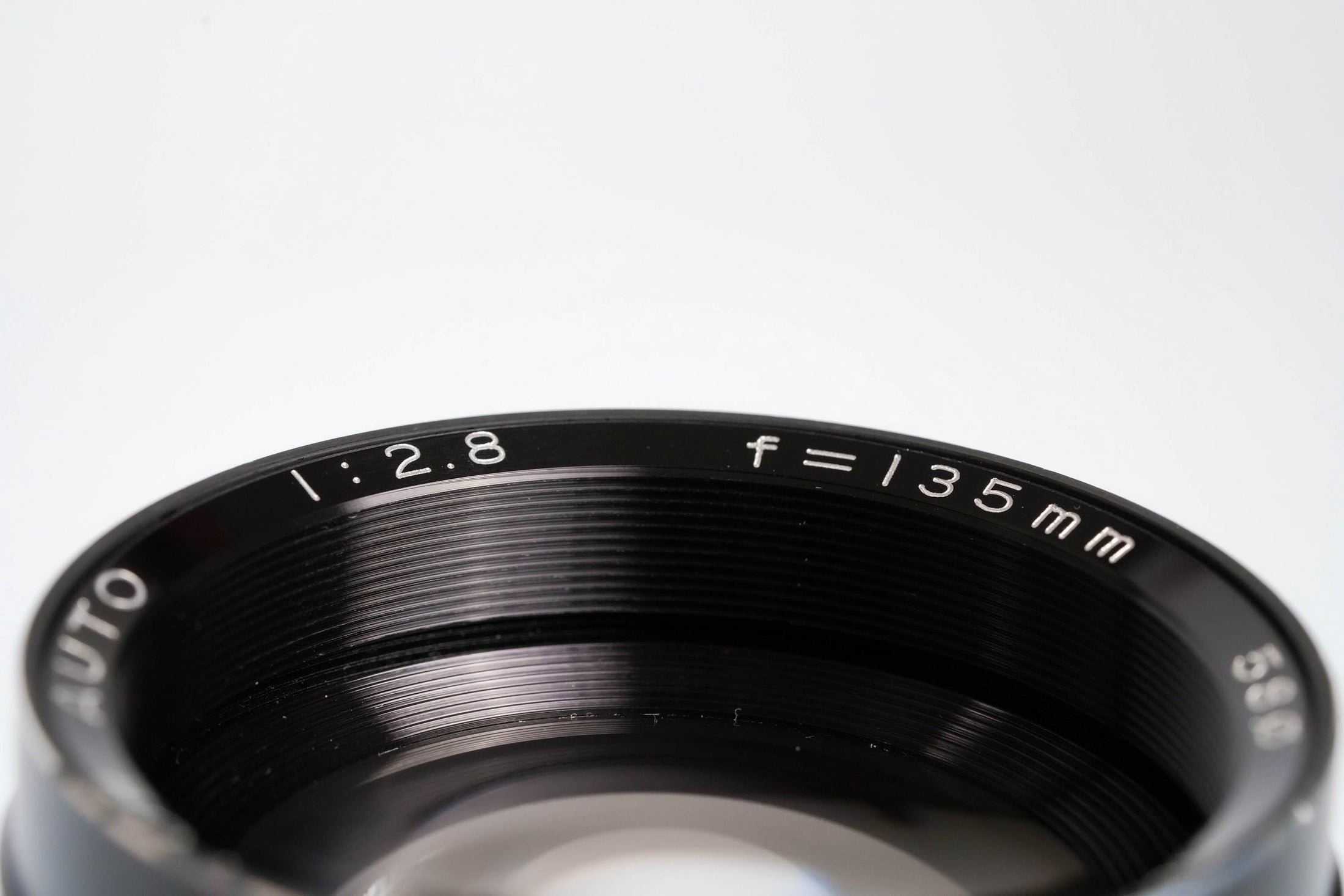 Pentor 135mm f2.8 M42 – Classic Telephoto Lens with Smooth Bokeh