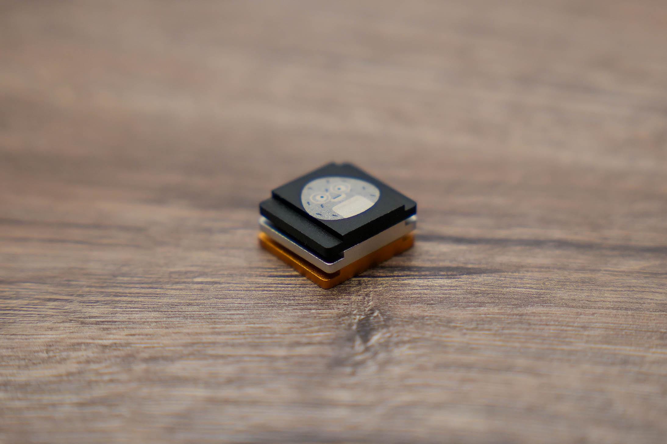 Unieke Aluminium Flitsschoen met Japanse Onigiri Gravure – Verkrijgbaar in Goud, Zilver en Zwart