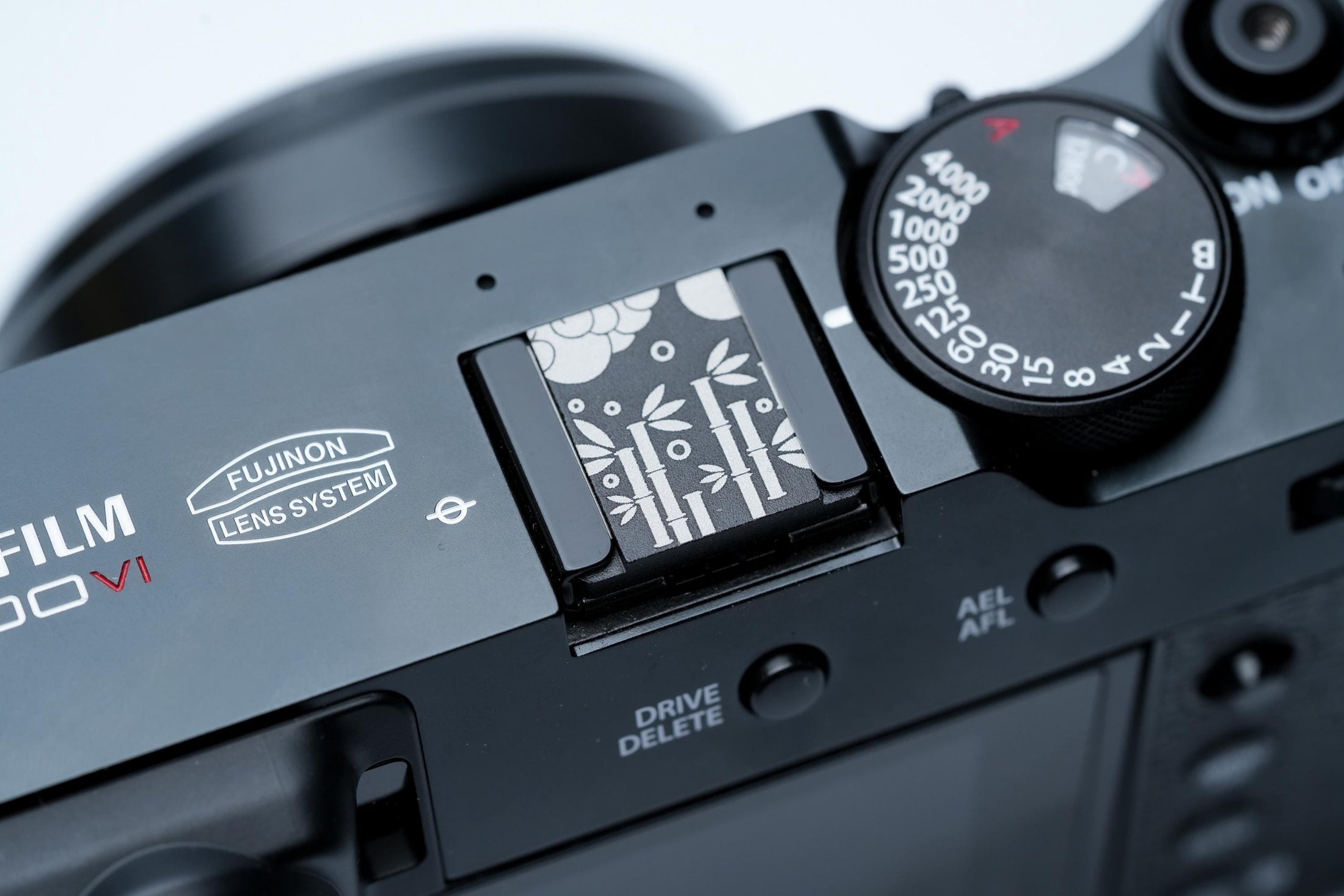 Bamboo Forest flitsschoendeksel – Japans design – gelaserd aluminium – zwart gecoat