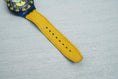 Load image into Gallery viewer, Swatch Scuba 200 "Divine" SDN102 – Vintage Dive Watch 1990 with Yellow Leather Strap
