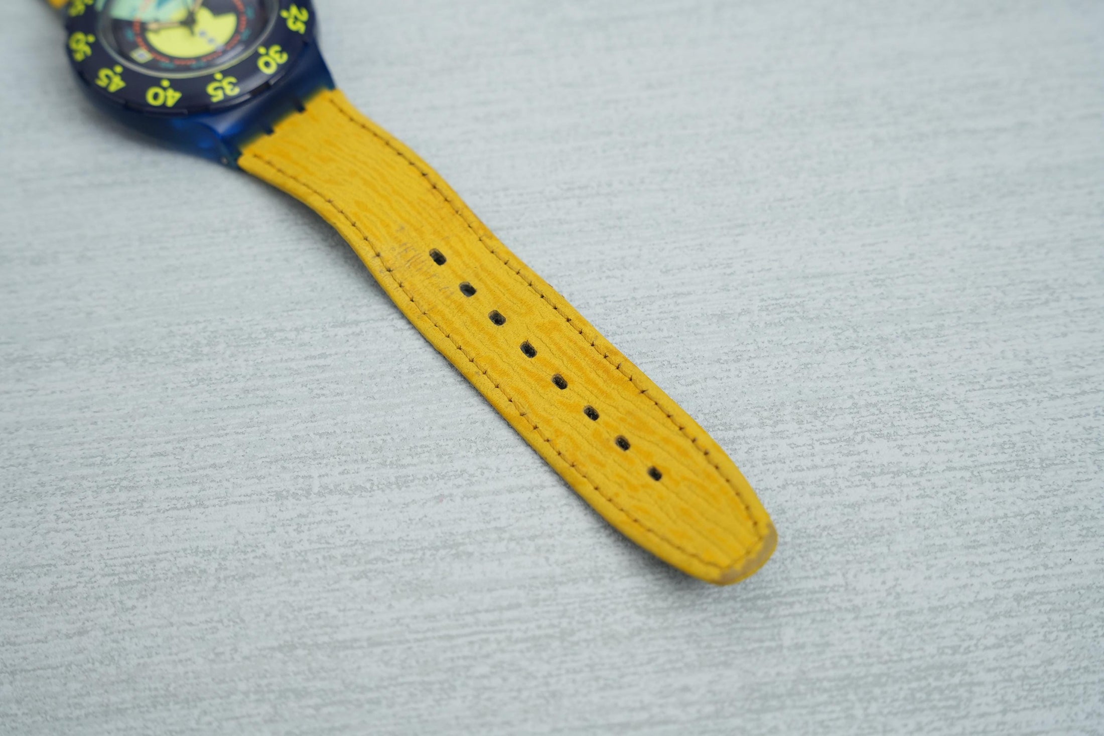 Swatch Scuba 200 "Divine" SDN102 – Vintage Dive Watch 1990 with Yellow Leather Strap
