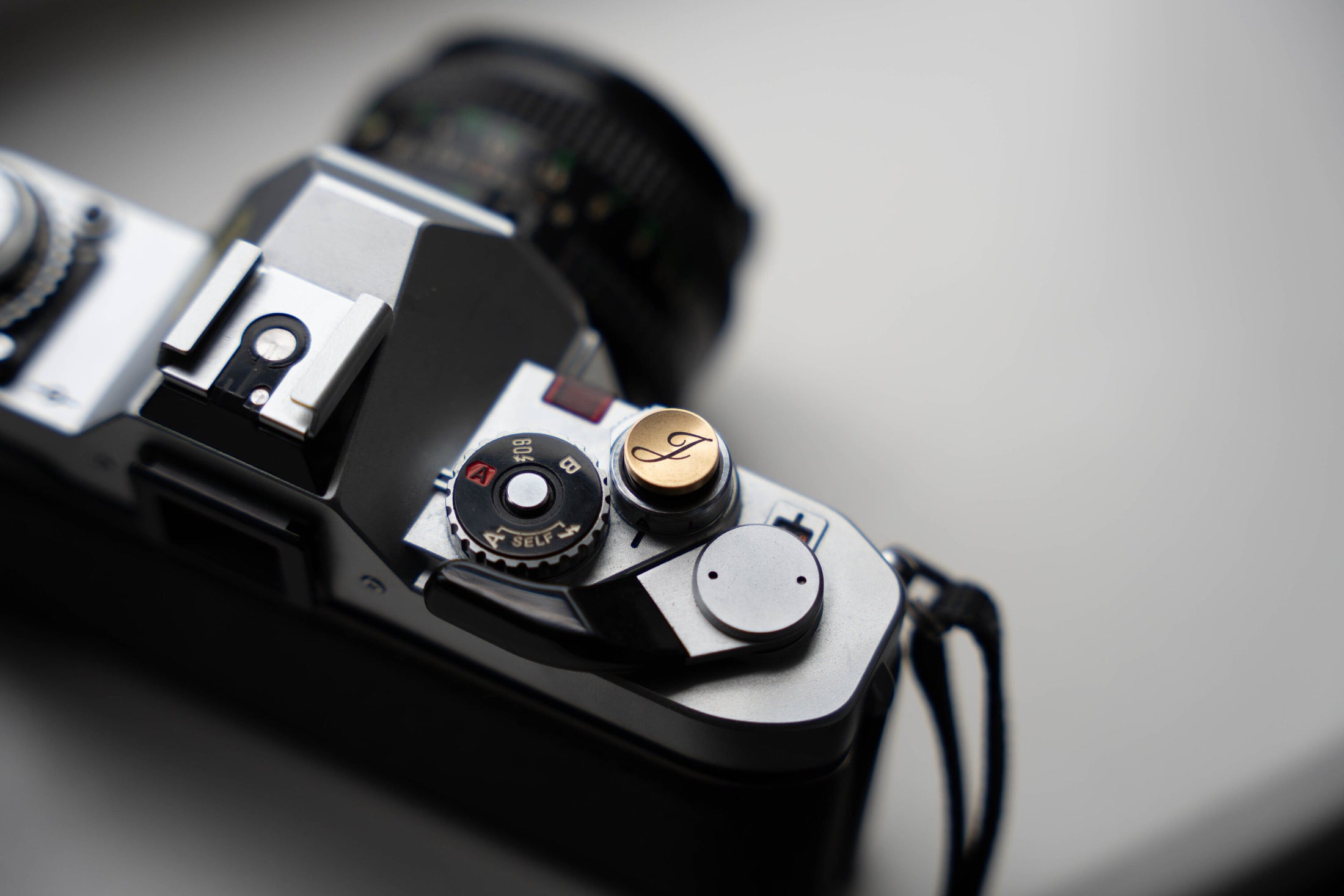 Gegraveerde shutter button - Unseend